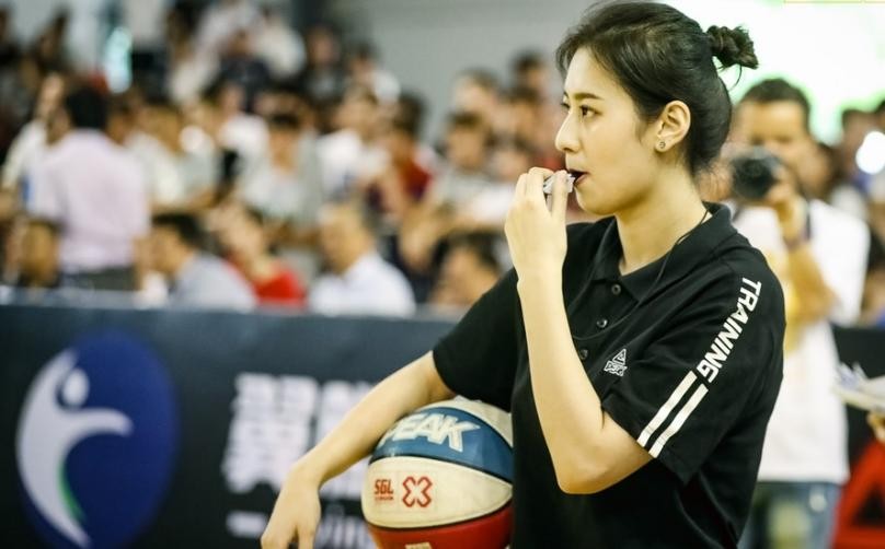 裁判哨子为什么带护齿,足球裁判的哨子到底有多大声