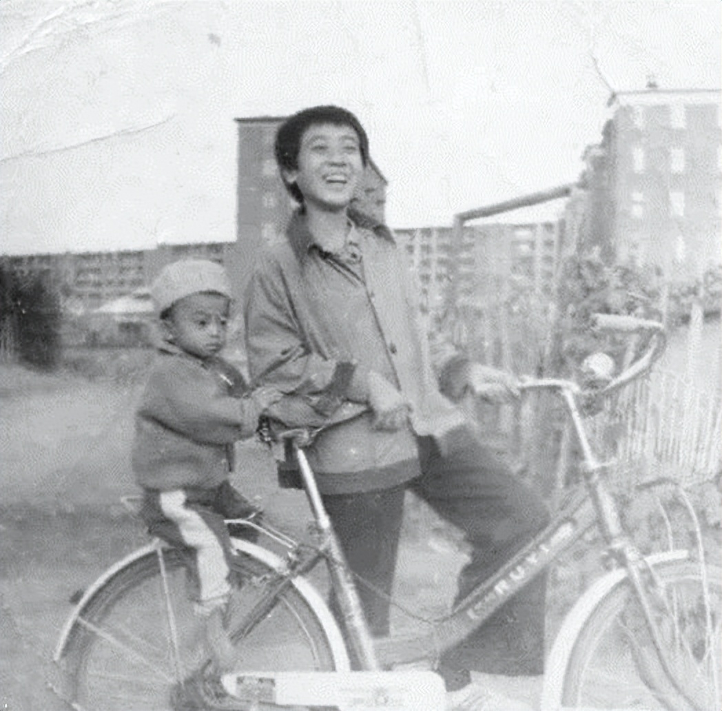 演员于和伟简历和他妻子照片,演员于和伟的家庭生活幸福吗