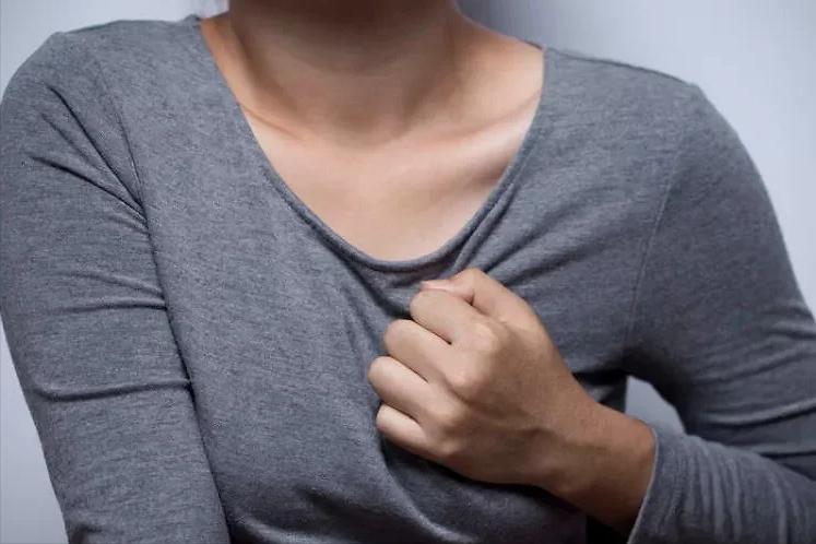 产后乳房有血丝怎么办,产后第二天乳房出血是怎么回事