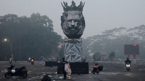 印尼足球场踩踏事件,印尼足球联赛踩踏127人丧命