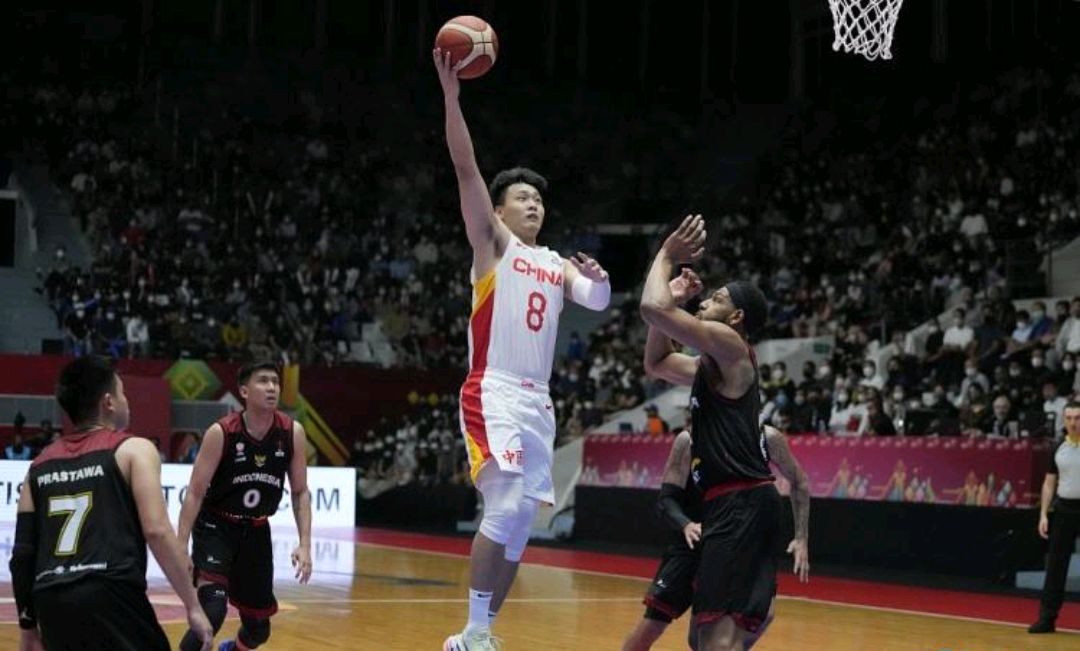 周琦四场集锦,中国男篮12人周琦