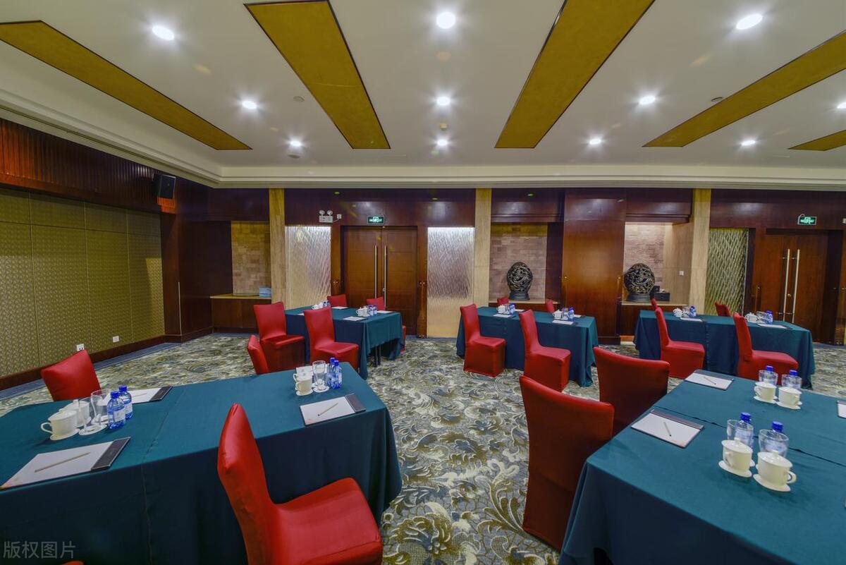 同学聚会每人交1000元,同学周年聚会每人交800多不多