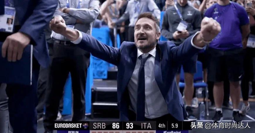 意大利球员滑跪庆祝,意大利主帅谈字母哥