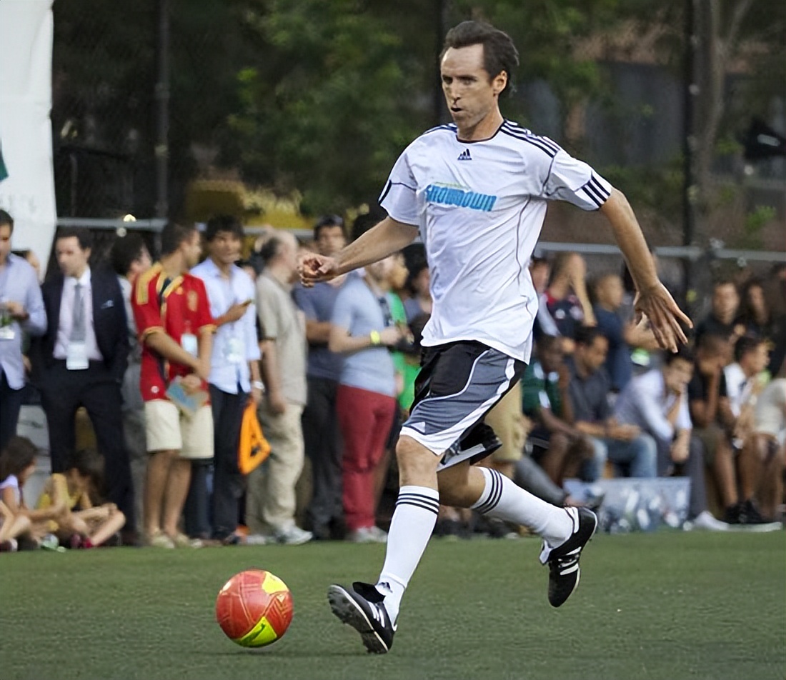 篮球经典回顾科比与詹姆斯,nba球星情结