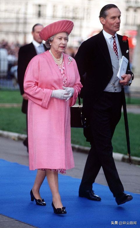 皇室蓝英国皇室衣服,英国王室穿什么颜色好看
