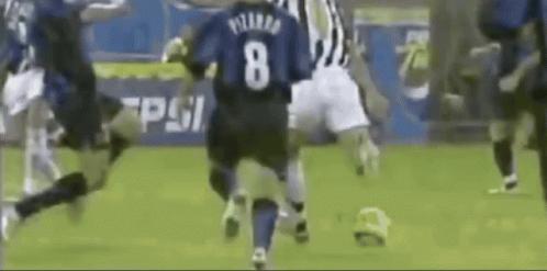 足坛最脏铲球,世界足坛最脏的后卫