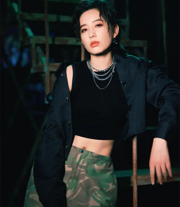 11年过去了再看依然泪目,李斯丹妮在天娱传媒待遇