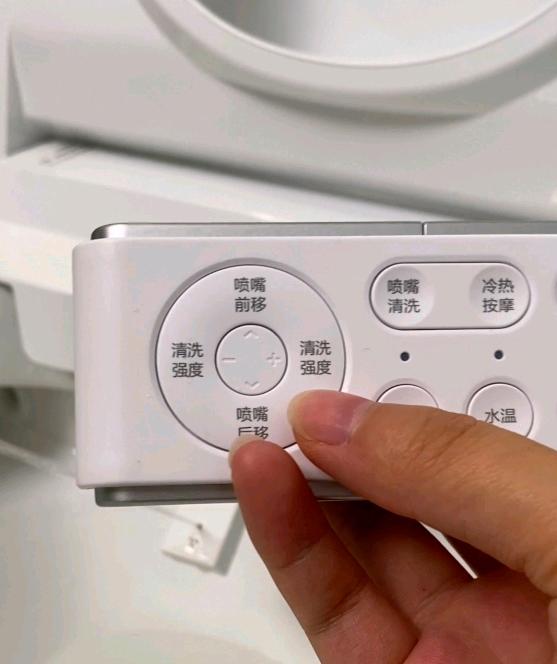 带水箱的智能马桶的优点与缺点,为什么都推荐智能马桶