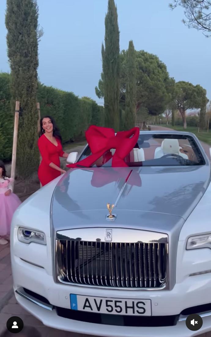 顶级球星的女人们普遍网红化后的经济意义