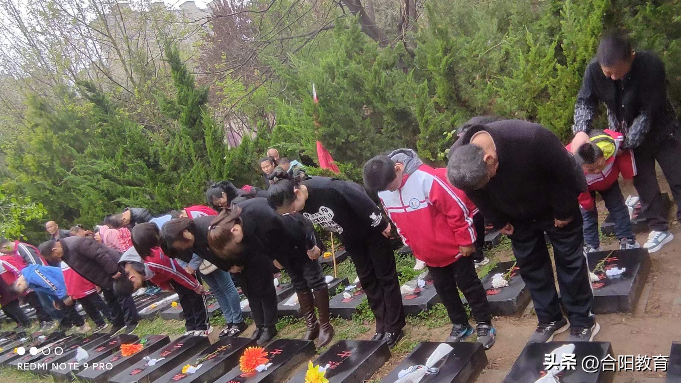 学生参加清明网上祭英烈活动照片,清明主题线上祭英烈活动学生图片