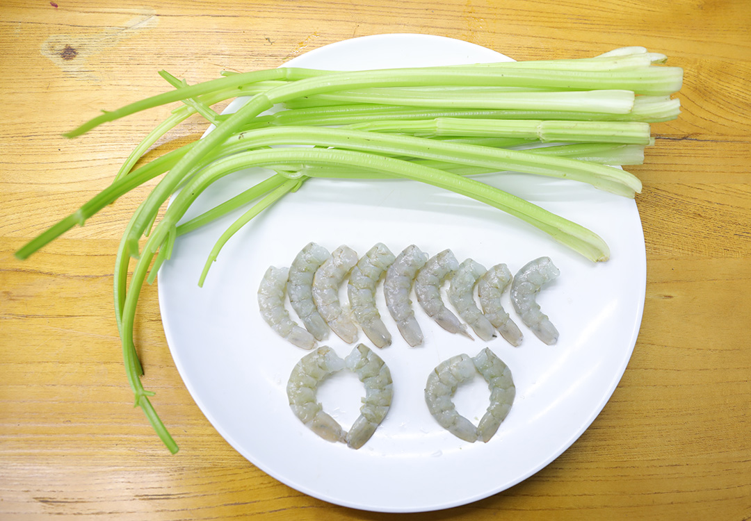 中老年人补钙吃这十种食物最有效,中老年人喝牛奶还是奶粉补钙好