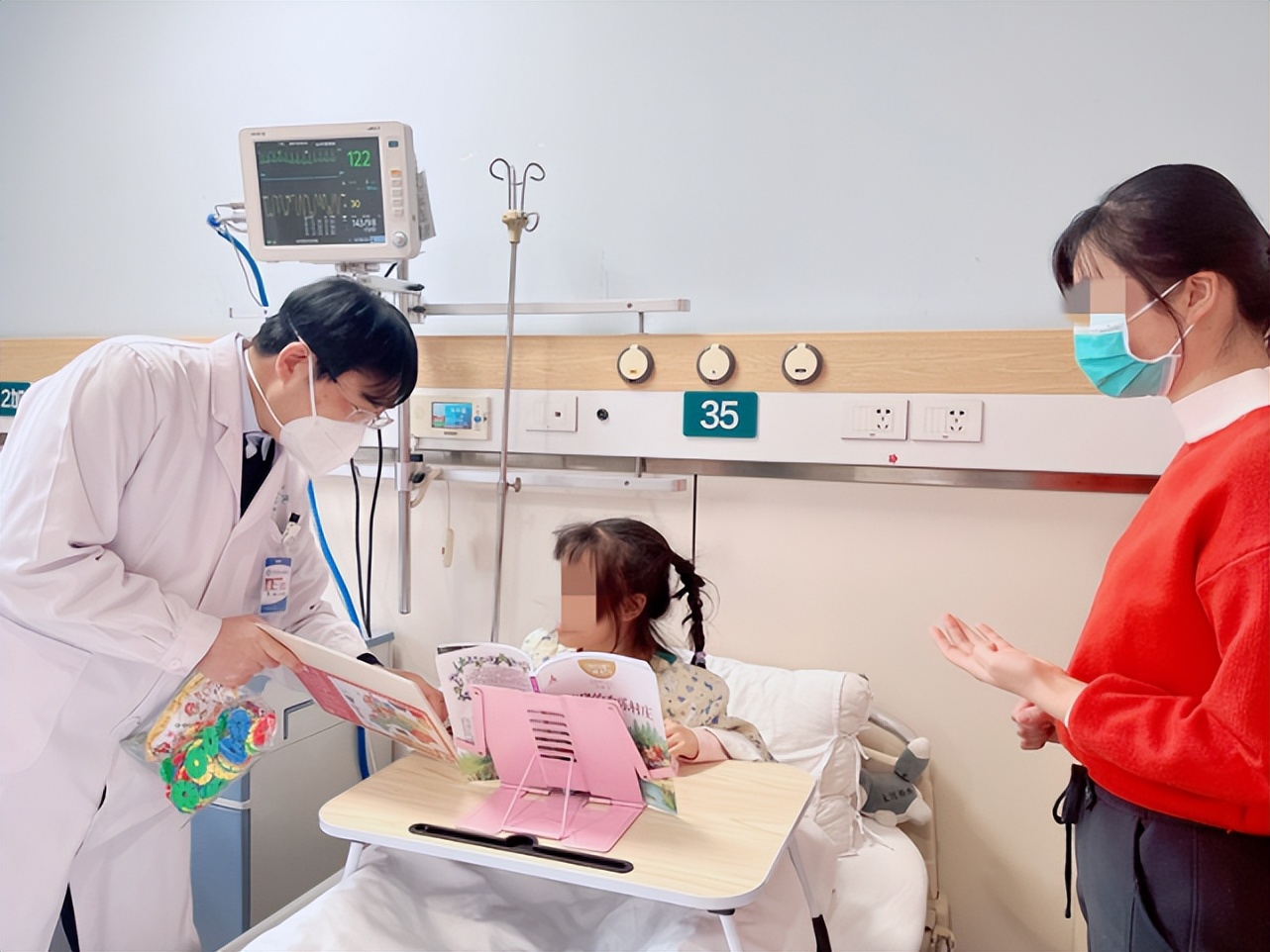 坚守岗位别样新年,坚守在工作岗位的年味