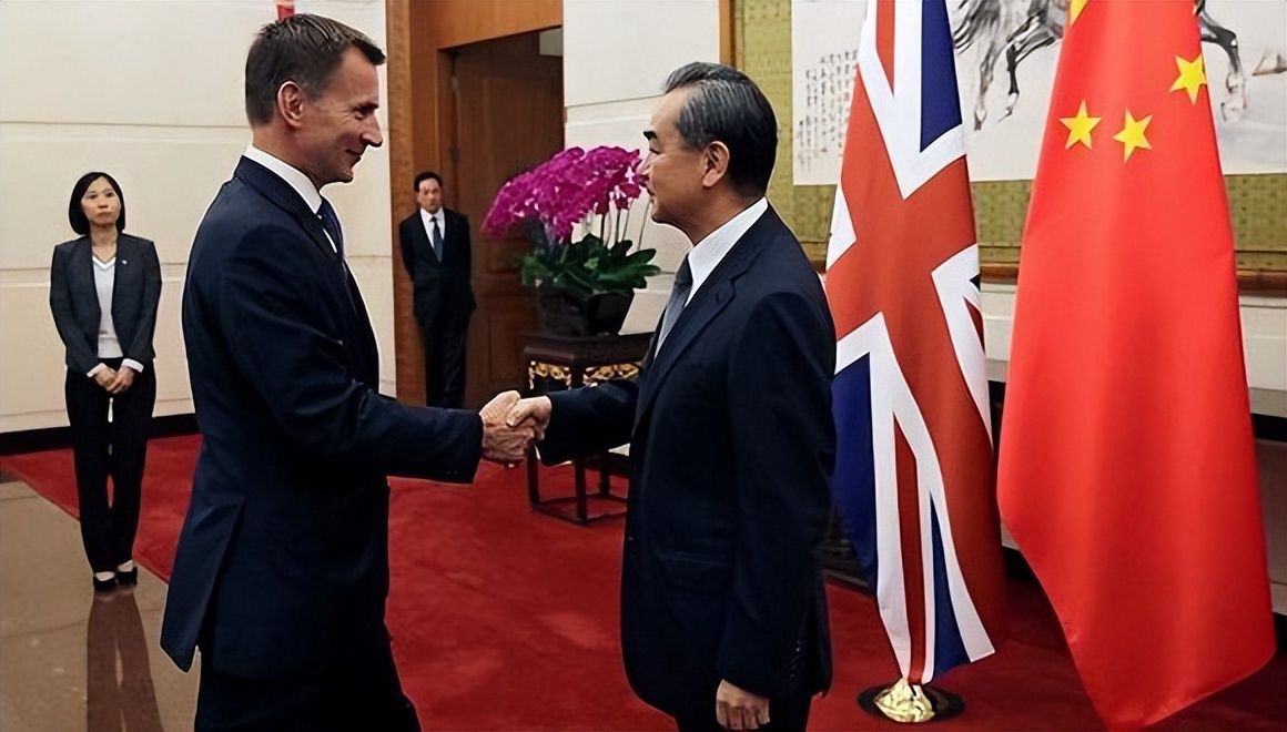 端碗吃饭放下碗就骂娘,端碗吃饭放下筷子骂娘是什么意思