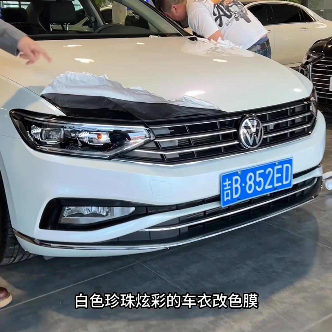 迈腾新款车身黑的发亮 (二手车买1.4t迈腾还是1.8t迈腾)