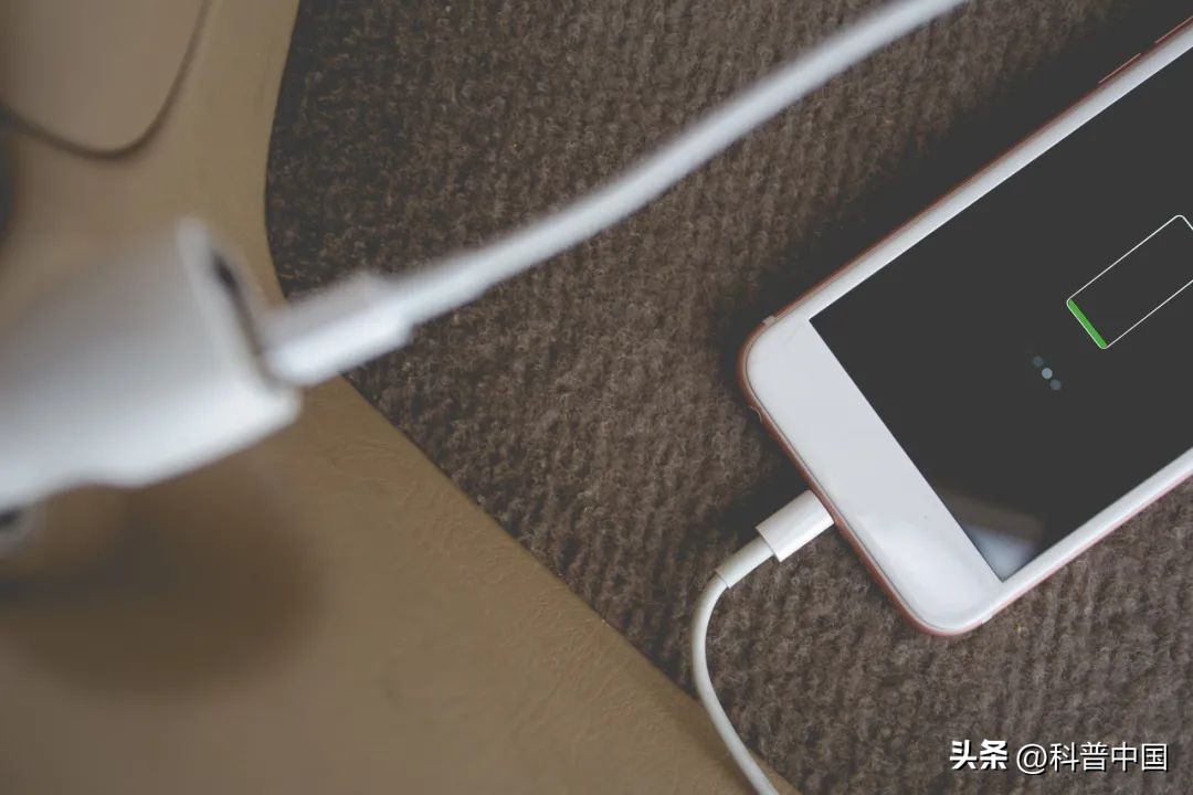 充电时一充一停是充电器坏了吗,充电器坏了该怎么给手机充电