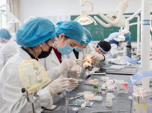 这3类医学专业当不成医生,医学4大骗局