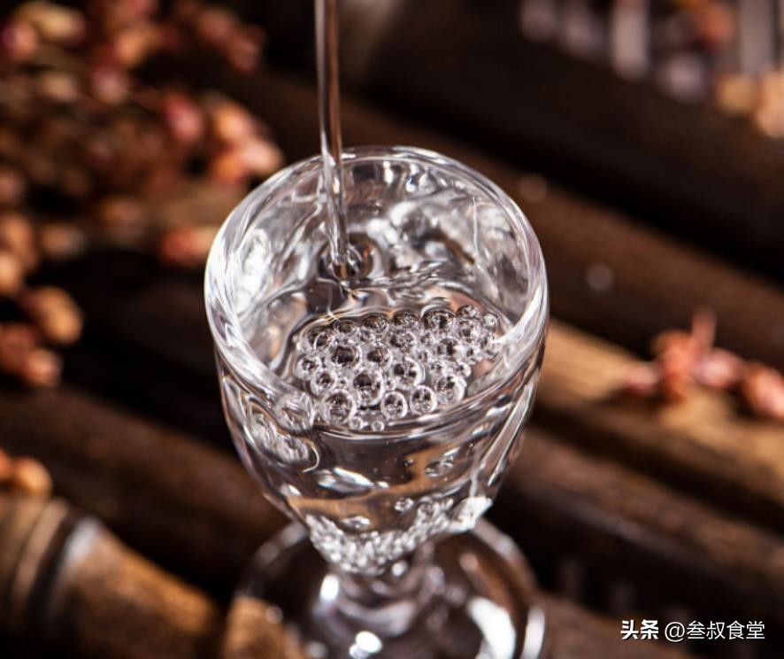 喝完酒后非常口渴是勾兑酒吗,喝完酒后口干舌燥还感觉饿