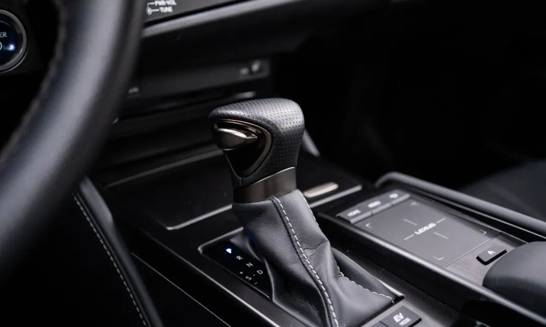 试完它我才明白，原来买ES200的人才是最懂雷克萨斯的