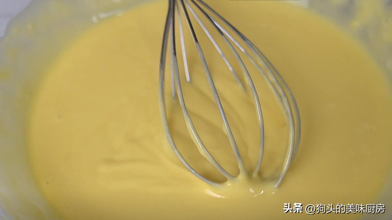 鸡蛋放绞肉机里做蛋糕,把鸡蛋放入绞肉机