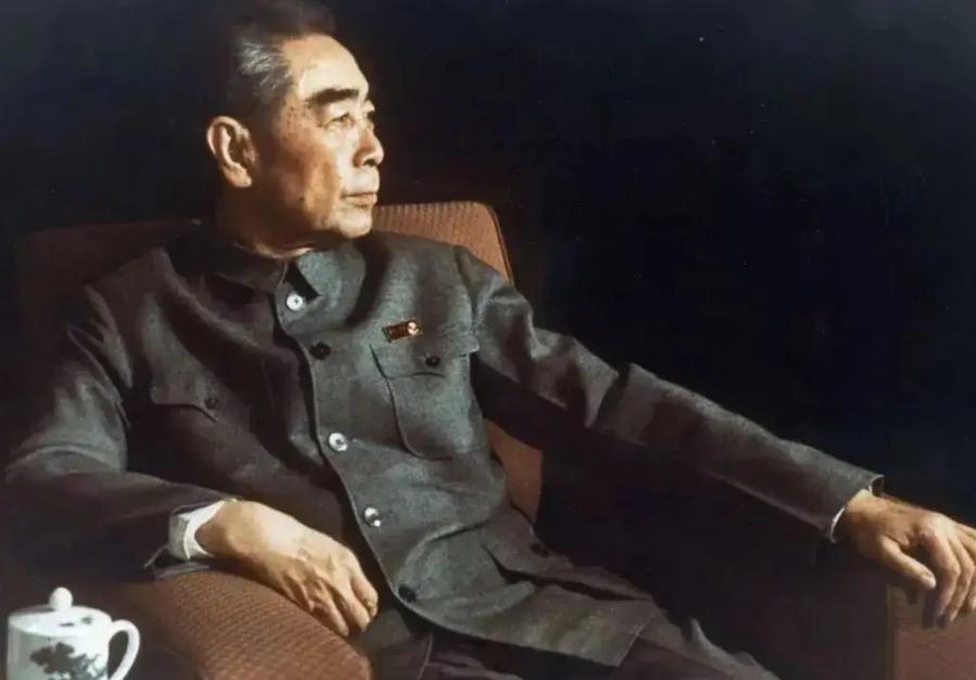 1971年杨振宁回国，称杜聿明为“杜先生”，周总理迅速纠正其错误