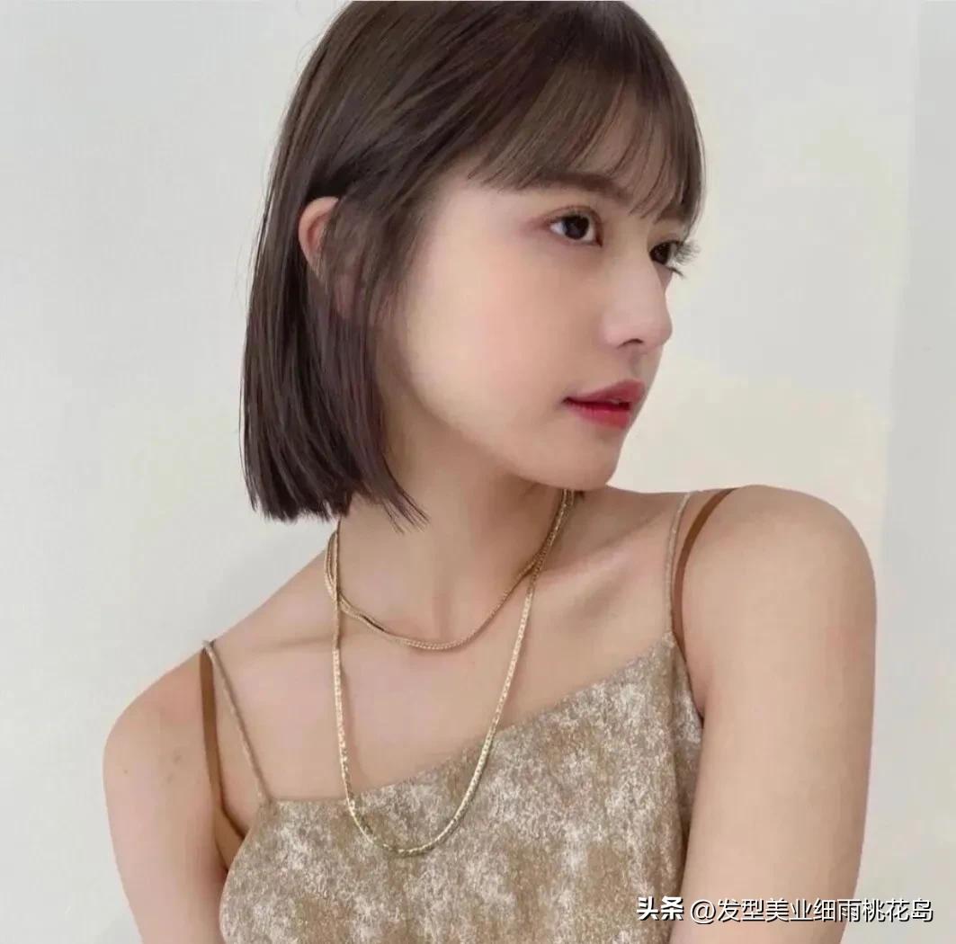眉上刘海短发发型,短发八字刘海发型