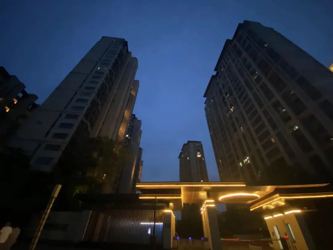 晚上探险吓了一跳,探房海口宝龙城