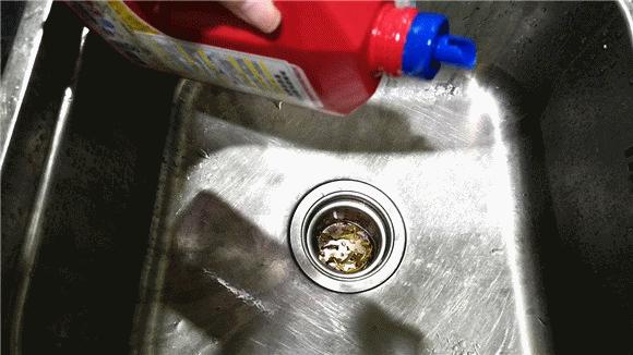 下水道被油堵怎么除油,下水道被油污堵了有什么办法