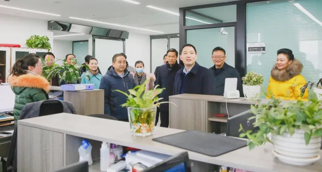 华信投资集团董事长,信阳华信投资集团黄在国