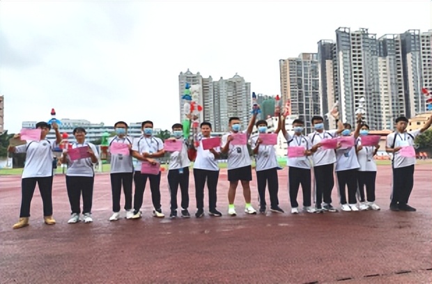 教学科技赋能融合区域协同共谋发展——清城中学第十届校园科技节