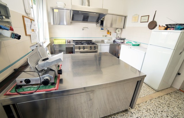 美的冰箱bcd-556wkpma不制冷原因,冰箱没声音不制冷了是什么原因