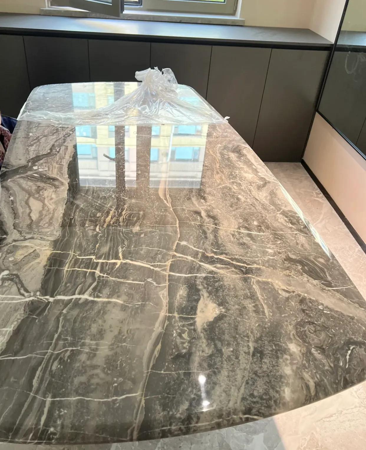 岩板餐桌跟天然石餐桌哪个好,七星石餐桌和岩板餐桌区别