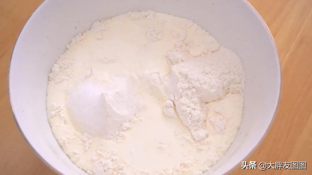 高筋面粉做面包不用厨师机,没有厨师机怎么做全麦面包