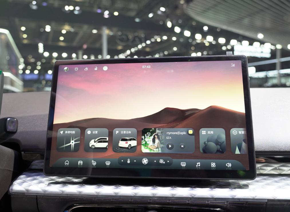 新能源搅局者零跑c11顶配,电动汽车搅局者