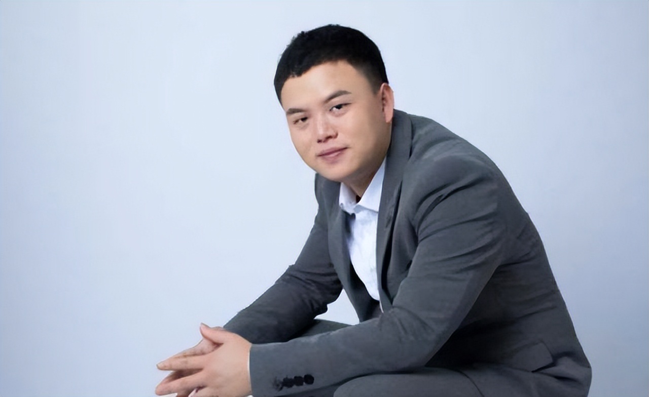 起底“潮汕富豪”纪海鹏发家史，女儿是《欢乐颂》里曲筱绡原型