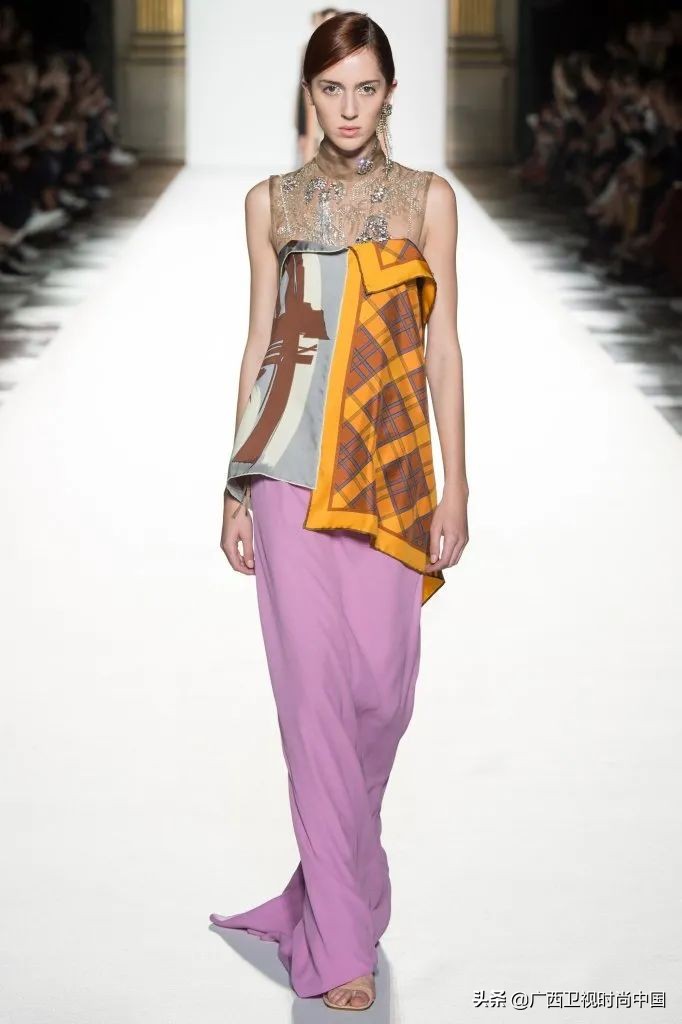 简单又时髦的丝巾系法你学到了吗,美丽时尚精美基础丝巾推荐