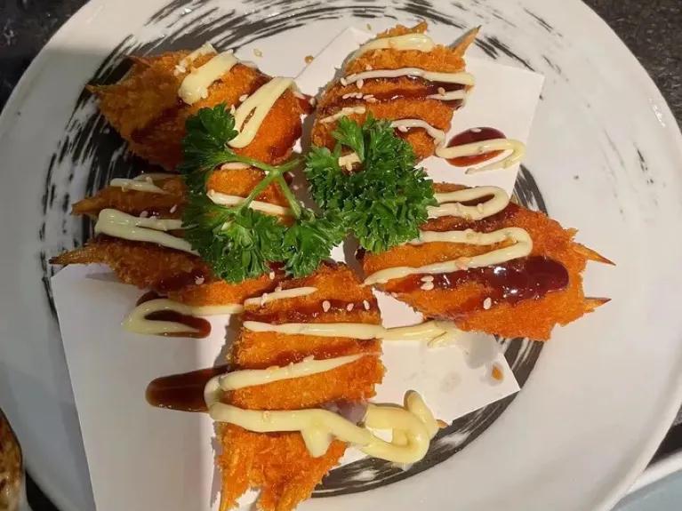 陪闺蜜打卡日料店,我的闺蜜我来宠