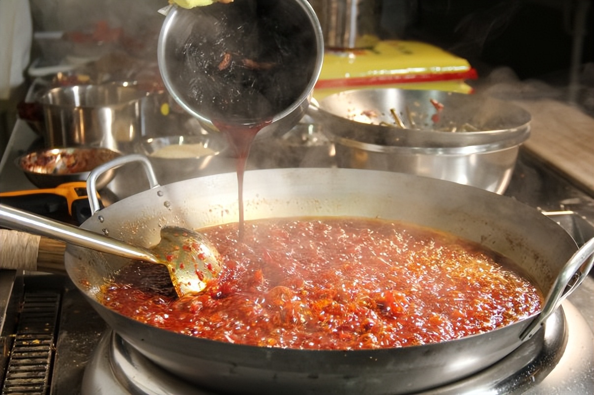 如何牛油火锅底料清澈红亮,炒好火锅料