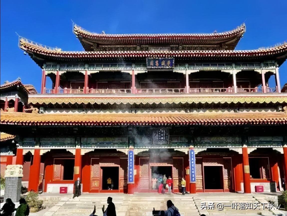 雍和宫香灰琉璃手串属于佛教吗,雍和宫香灰手串是噱头吗