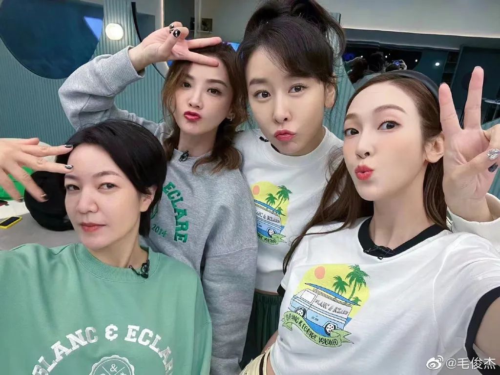 198元短袖到93万钻表，浪姐3一*公轮**演前的时尚暗战