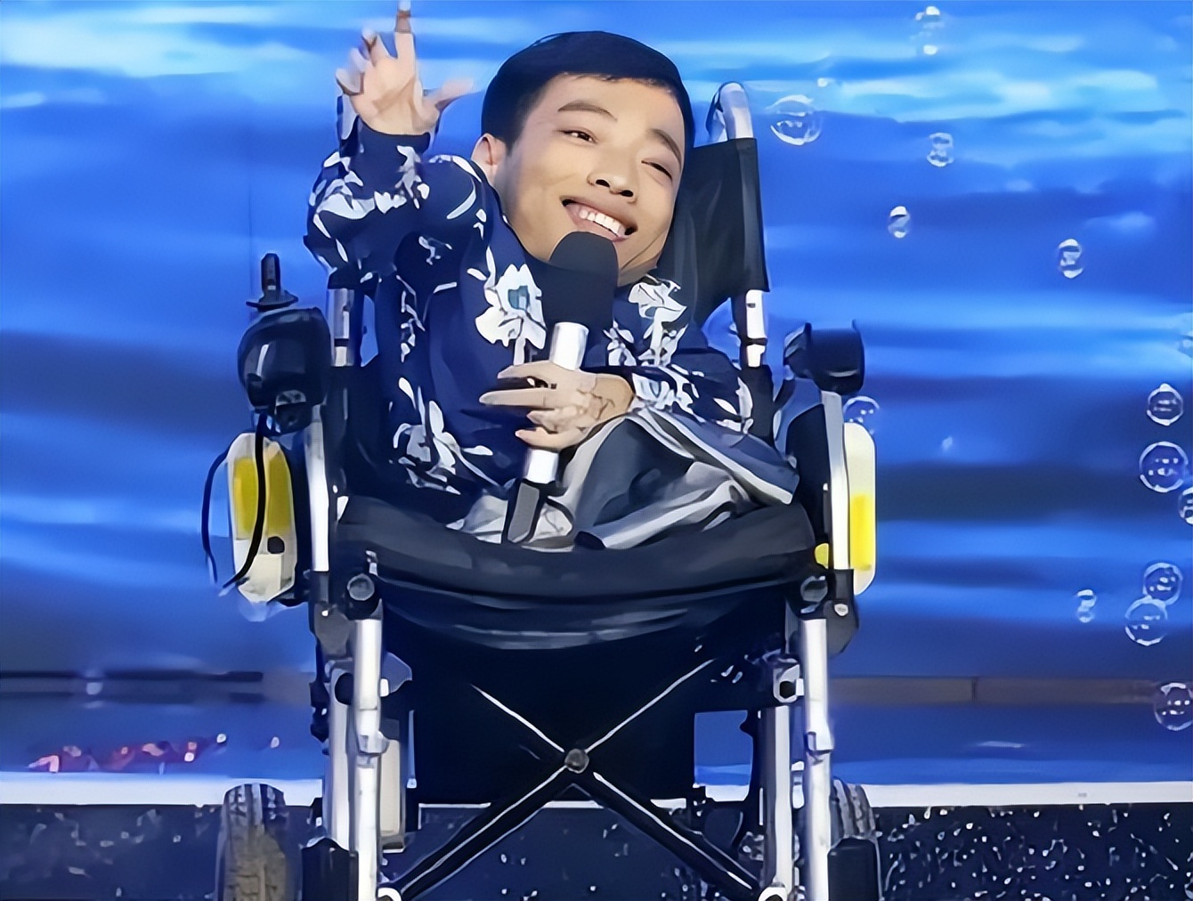 轮椅上的总裁身价3亿娶漂亮老婆,身价过亿总裁坐轮椅