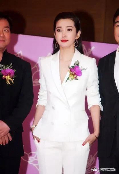 衣架子西装写真,男明星穿西装谁最好看