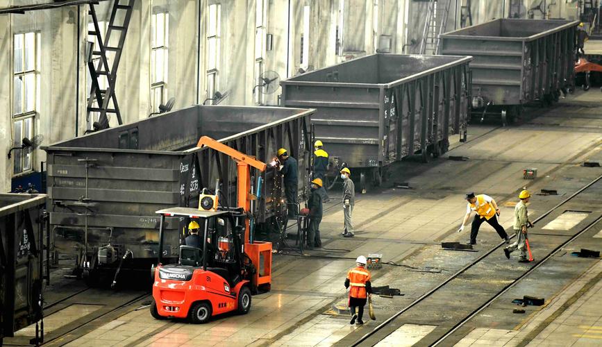 一公司买车并取得铁路提单，向中外运公司提货被拒，原因是什么？