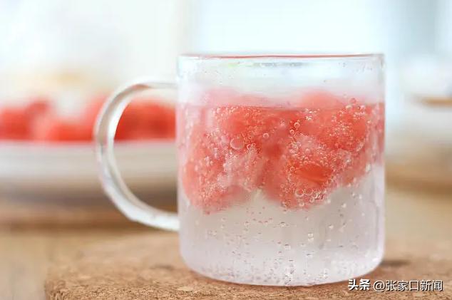 【头条帮忙】张家口五医院发声：气泡水和白开水哪个降血尿酸更佳