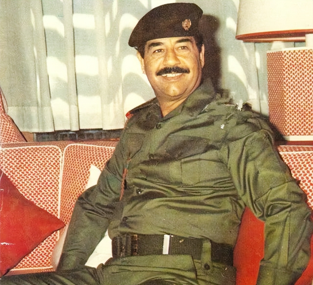 美军冲进萨达姆办公室，发现两件“中国造”，分别来自上海和台湾