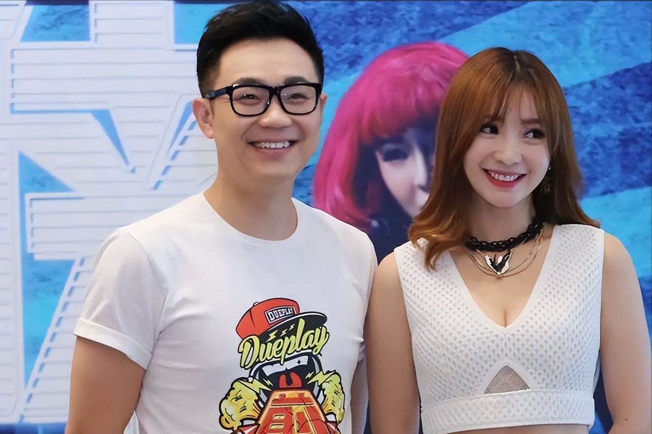 露*裤底**、露下乳、穿渔网内衣，女星们的穿着真的可以随心所欲吗？