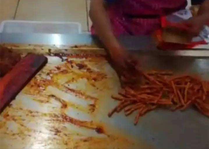 卫龙辣条包装被指涉低俗营销评论,卫龙辣条包装引质疑官方