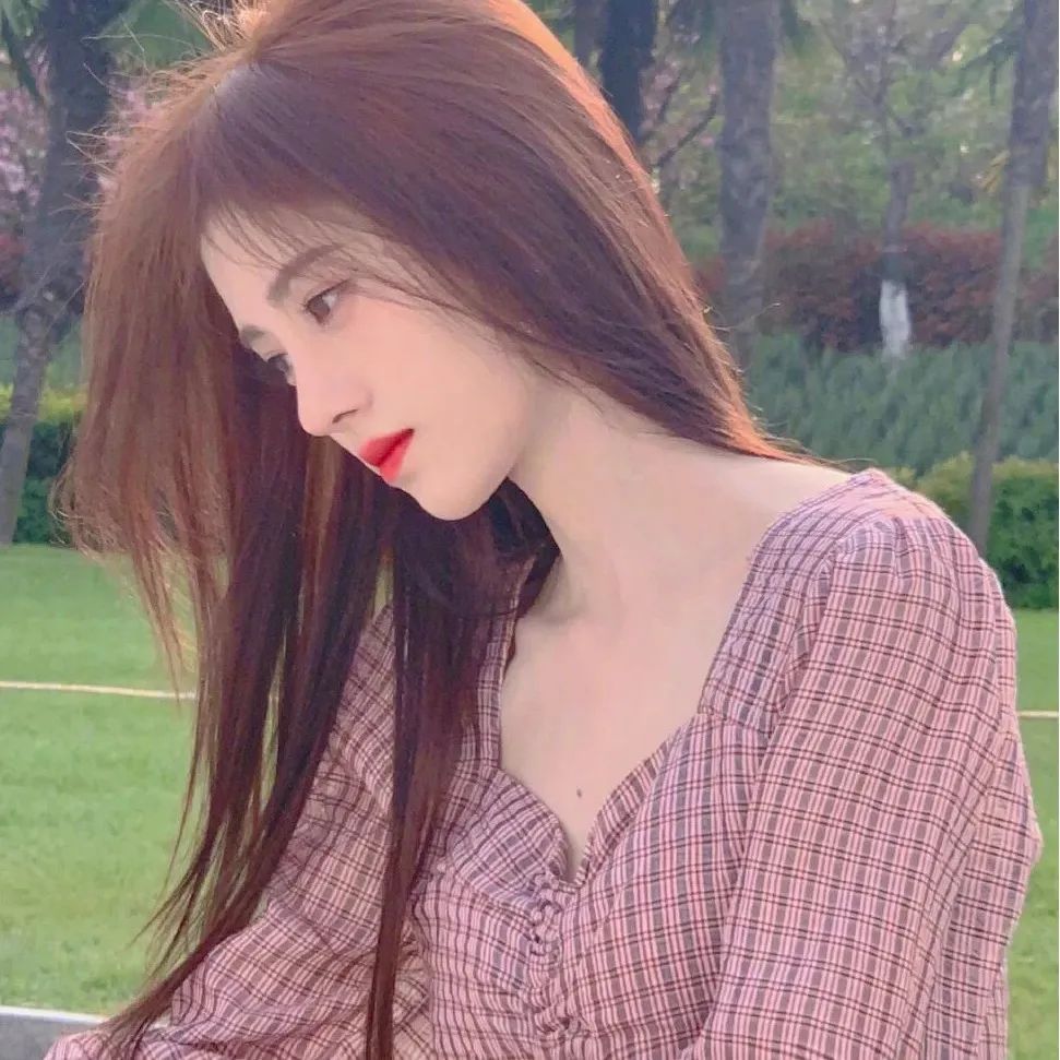 2018发色显肤色白又低调的发色,浅发色和深发色哪个更低调