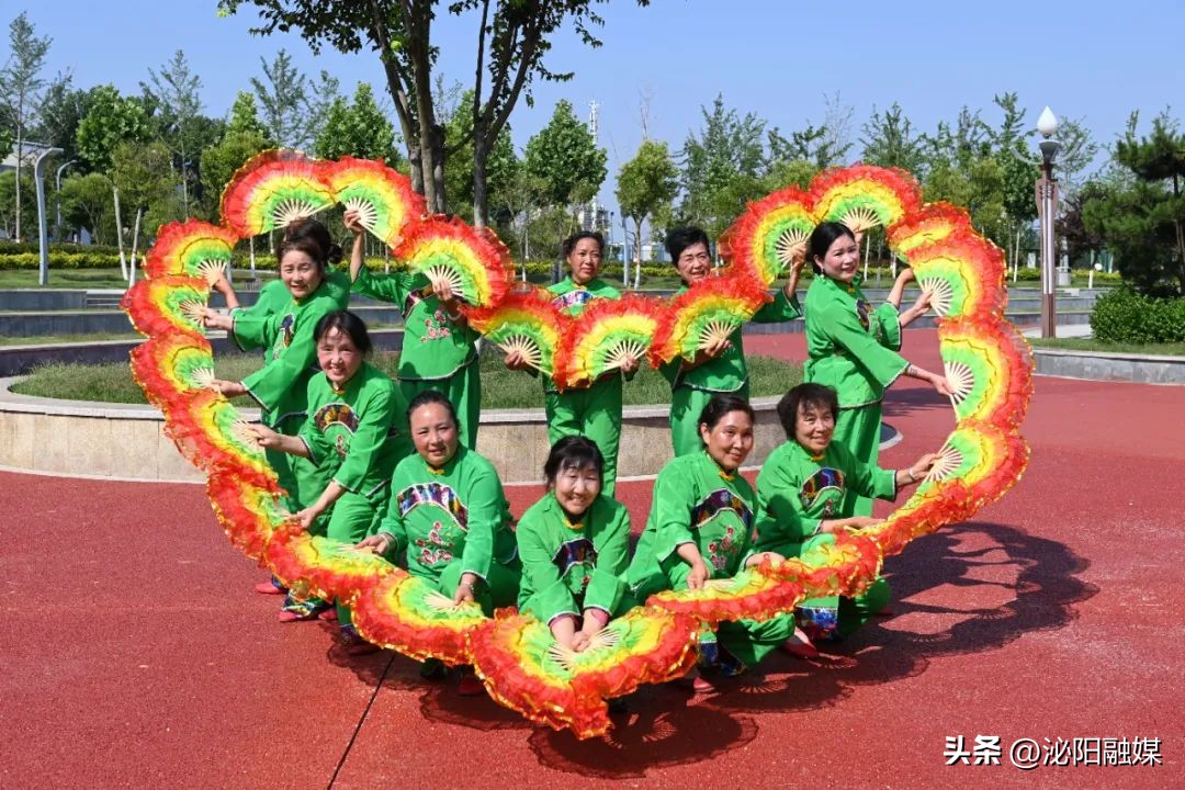 月儿湾跳舞音乐,月儿湾公园跳舞