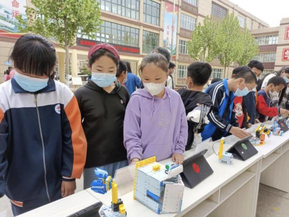 校园变身“科技王国”，激活师生的科技DNA