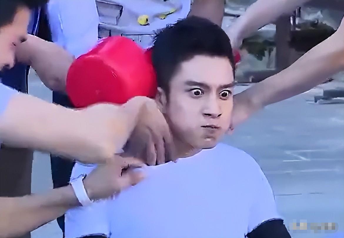 撩汉、乱认爸、男男接吻，这6位明星是没分寸感，还是“耍流氓”